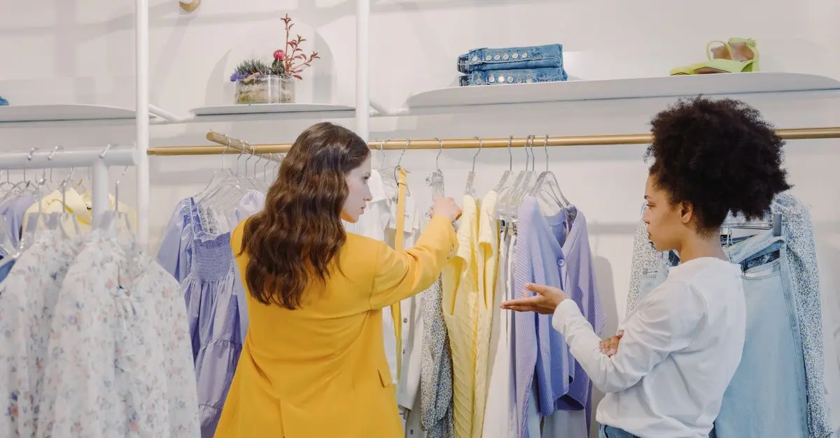 Les must-haves de la mode féminine pour chaque saison