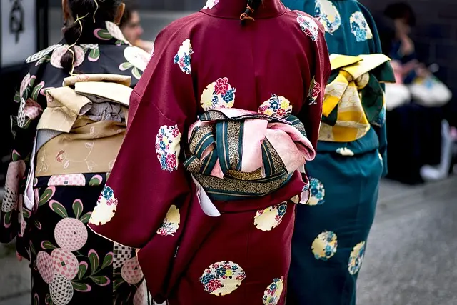 Les tendances incontournables de la mode féminine à suivre