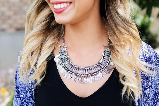 5 accessoires indispensables pour compléter votre look